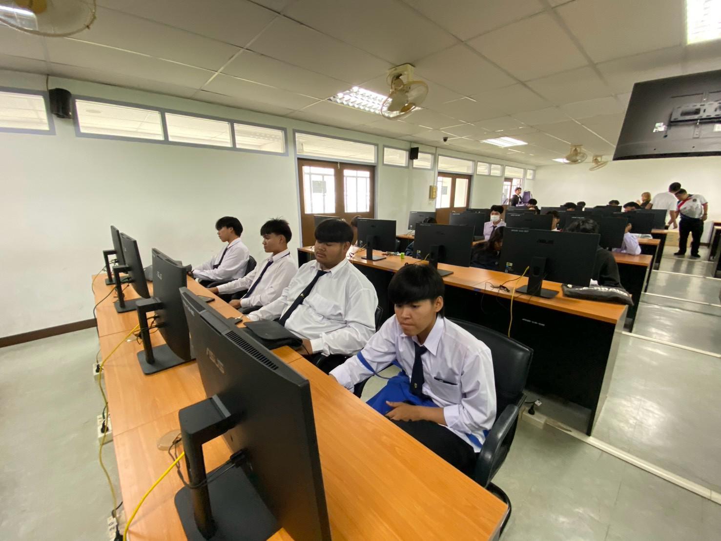 5. คณะเทคโนโลยีอุตสาหกรรม มหาวิทยาลัยราชภัฏกำแพงเพชร จัดโครงการอบรมและพัฒนาทักษะภาษาอังกฤษและมาตรฐานคอมพิวเตอร์ สำหรับนักศึกษาชั้นปีที่ 1
